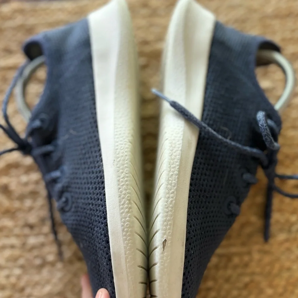 Men’s‎ Allbirds Tree Runner Sneakers Navy and White- Size 9